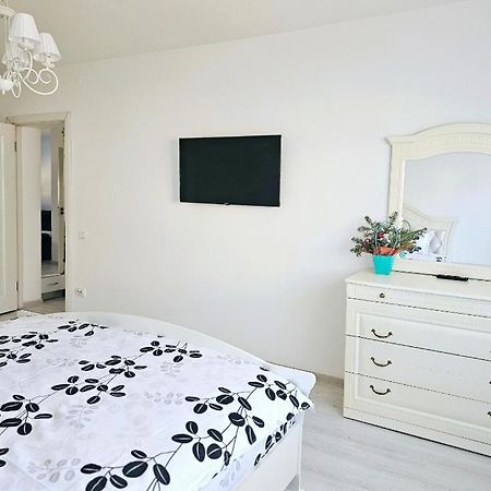 White Apartament, Brăila Eksteriør billede