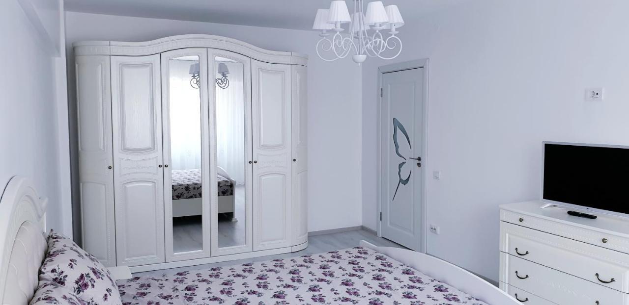 White Apartament, Brăila Eksteriør billede