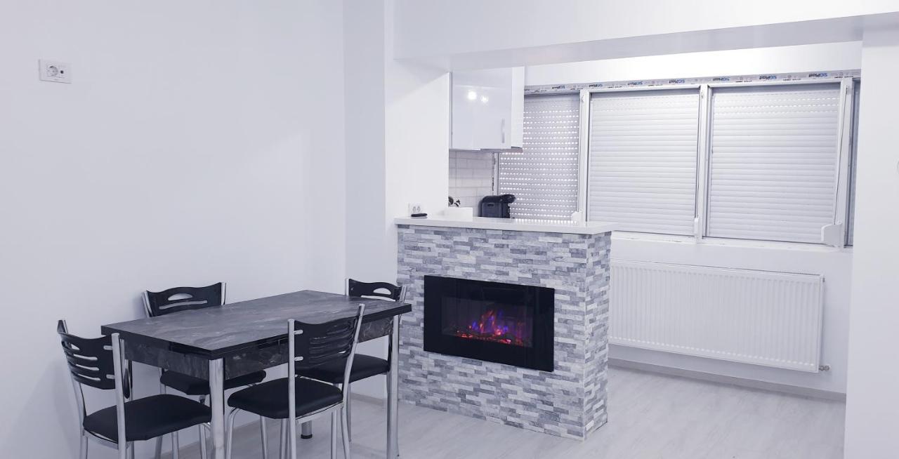 White Apartament, Brăila Eksteriør billede
