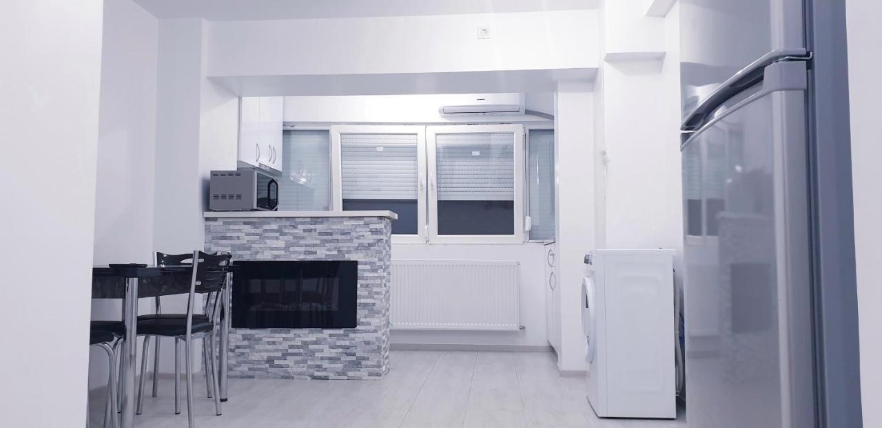 White Apartament, Brăila Eksteriør billede