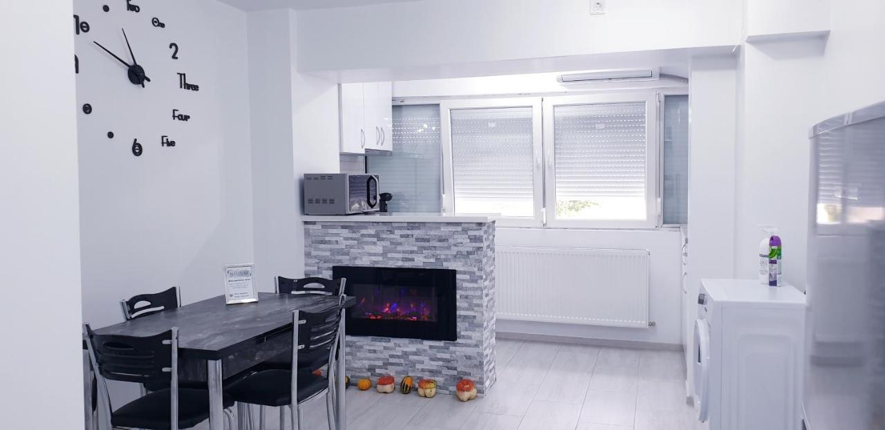 White Apartament, Brăila Eksteriør billede