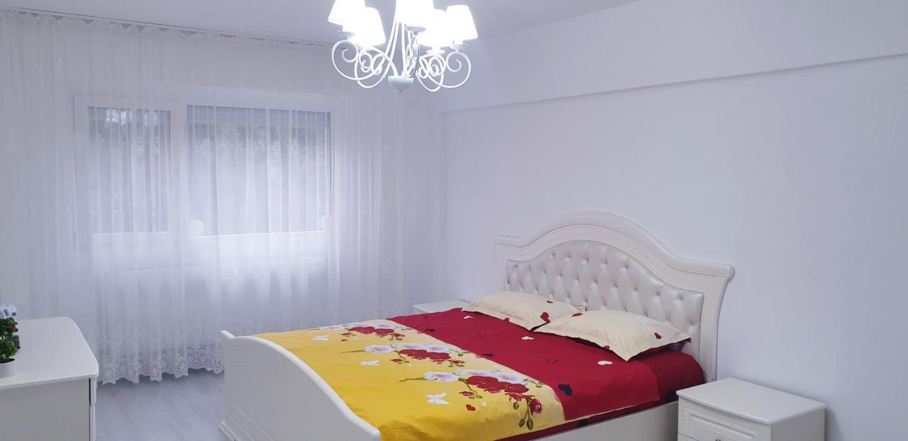 White Apartament, Brăila Eksteriør billede