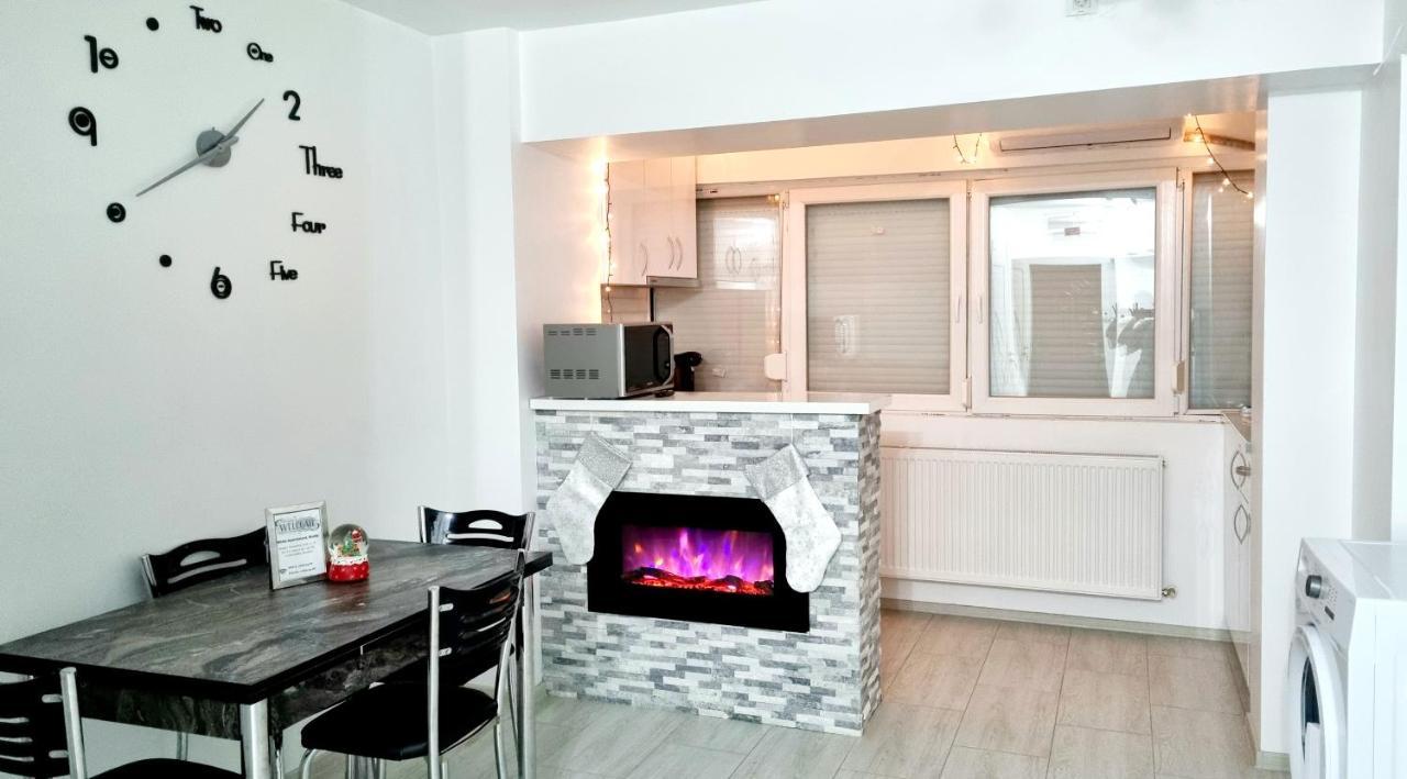 White Apartament, Brăila Eksteriør billede