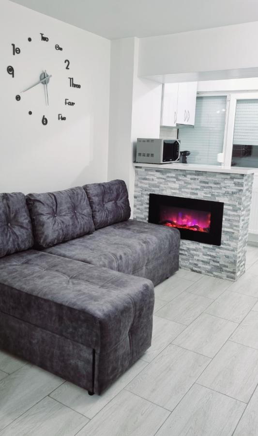 White Apartament, Brăila Eksteriør billede