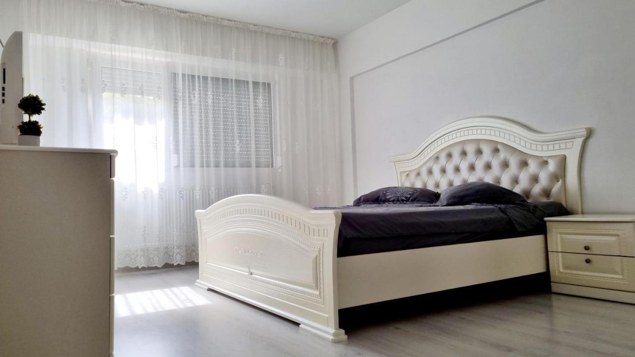 White Apartament, Brăila Eksteriør billede