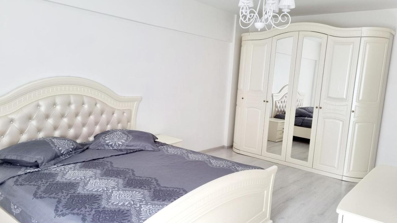 White Apartament, Brăila Eksteriør billede