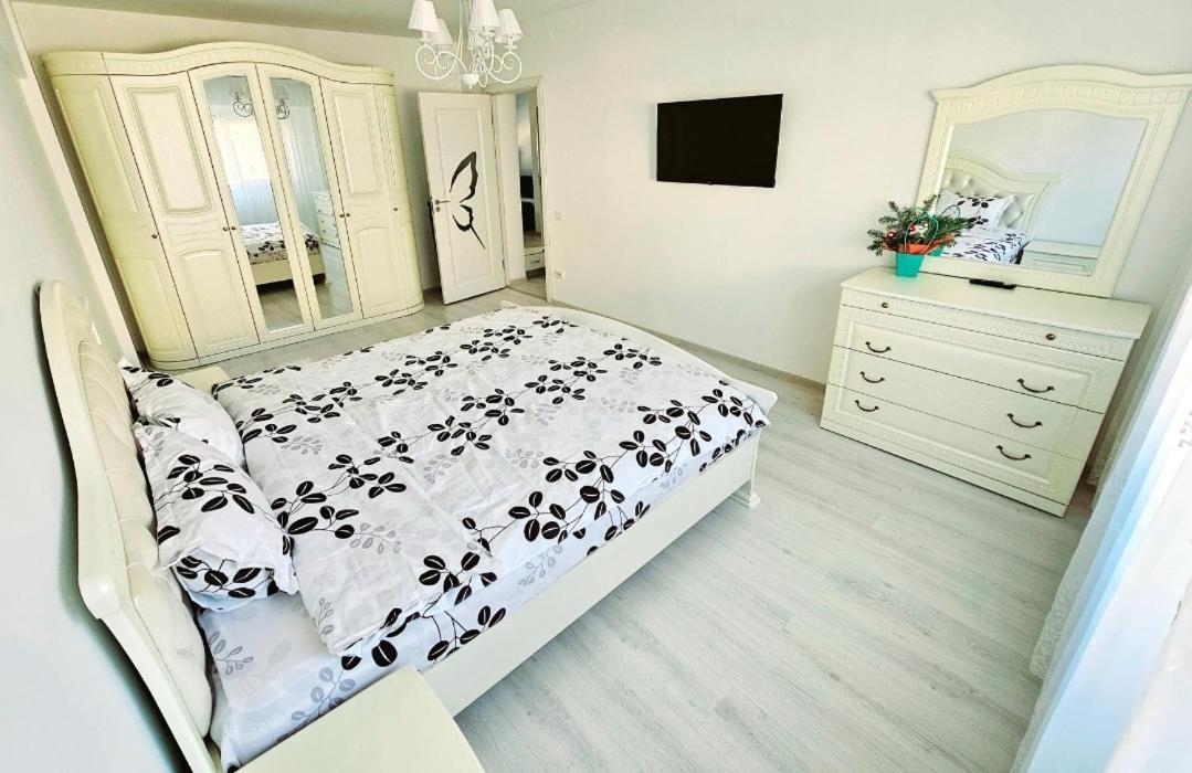 White Apartament, Brăila Eksteriør billede
